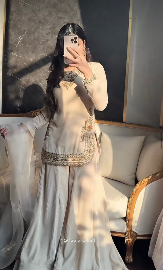 Cream Hand Embroidered Kurta Set with Dupatta – Elegant Ethnic Wear for Women